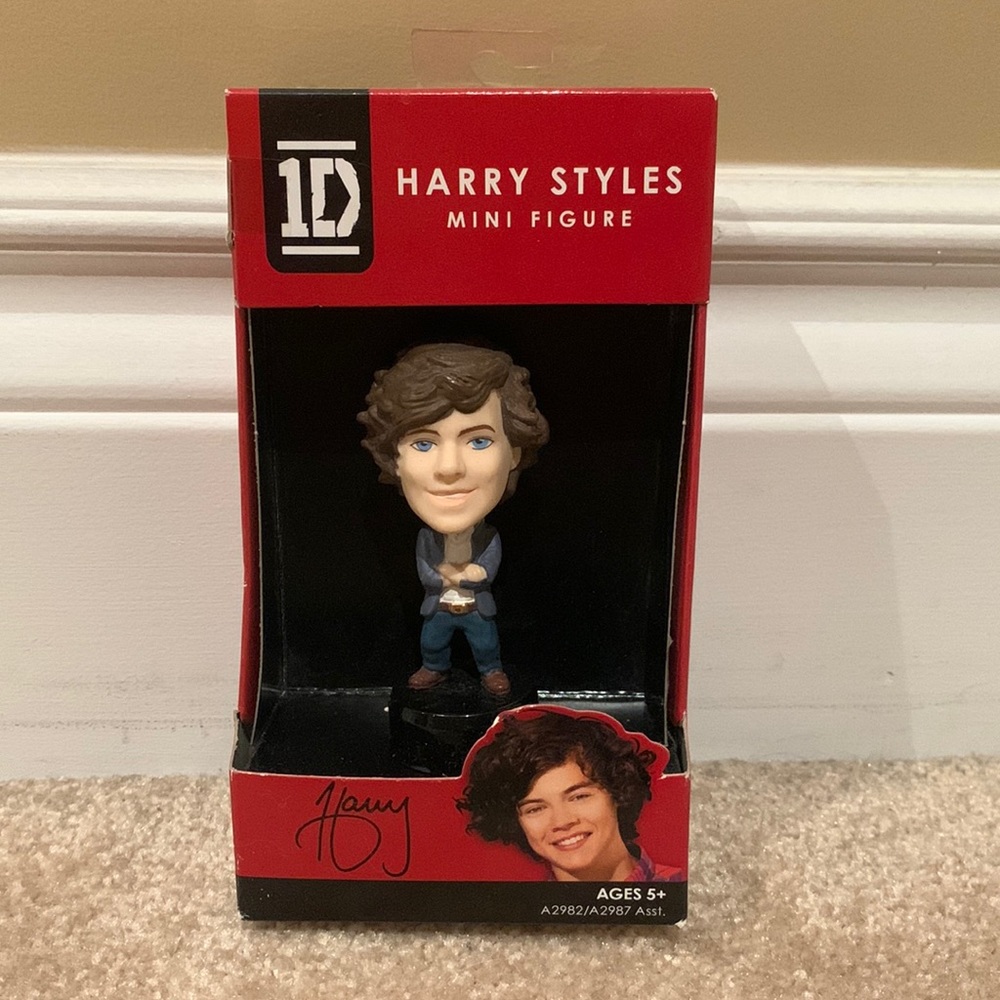HARRY STYLES MINI FIGURE